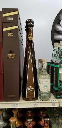 Liquor Store «Liquor Warehouse», reviews and photos, 2125 E Division St, Arlington, TX 76011, USA