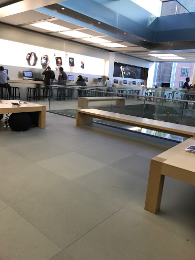 Computer Store «Apple Boylston Street», reviews and photos, 815 Boylston St, Boston, MA 02116, USA