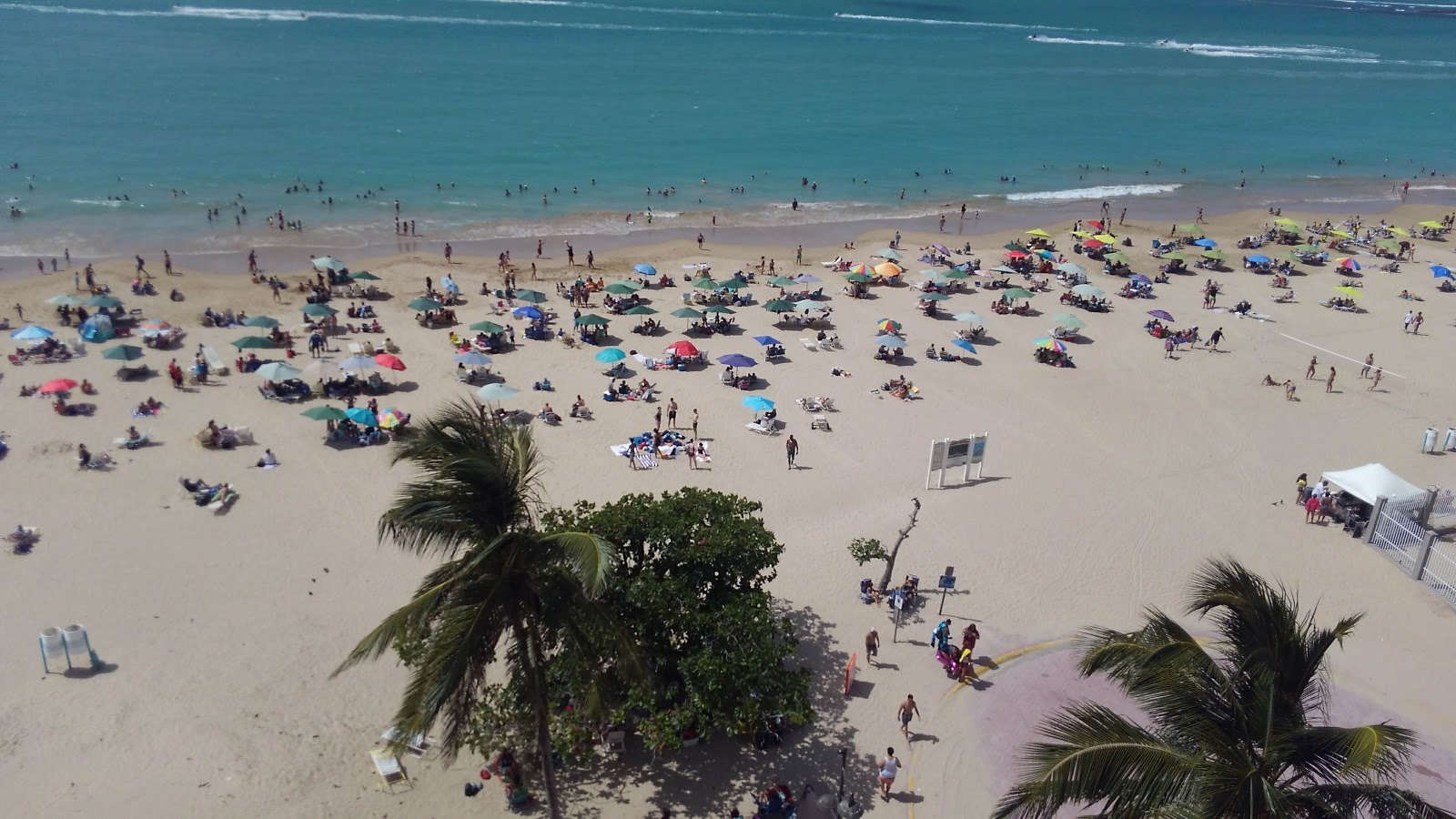 Φωτογραφία του Isla Verde West και η εγκατάσταση