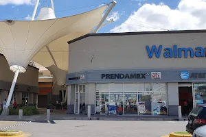Walmart Macro Plaza Héroes image
