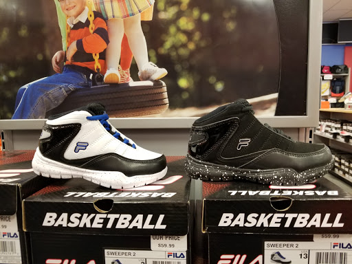 Shoe Store «Shoe Carnival», reviews and photos, 740 Ernest W Barrett Pkwy NW, Kennesaw, GA 30144, USA