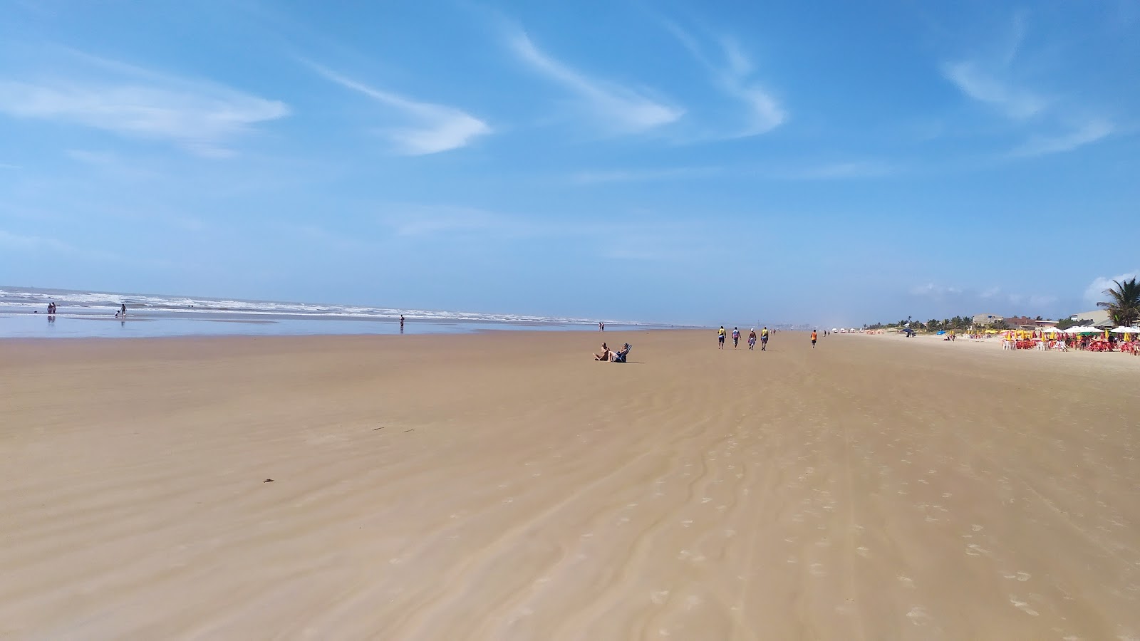 Foto von Praia da Costa mit feiner beiger sand Oberfläche