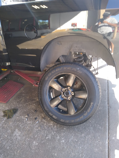 Tire Shop «Discount Tire Store - Las Vegas, NV», reviews and photos, 4431 N Rancho Dr, Las Vegas, NV 89130, USA