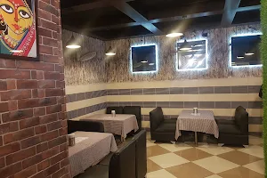 Apeez Restaurant image
