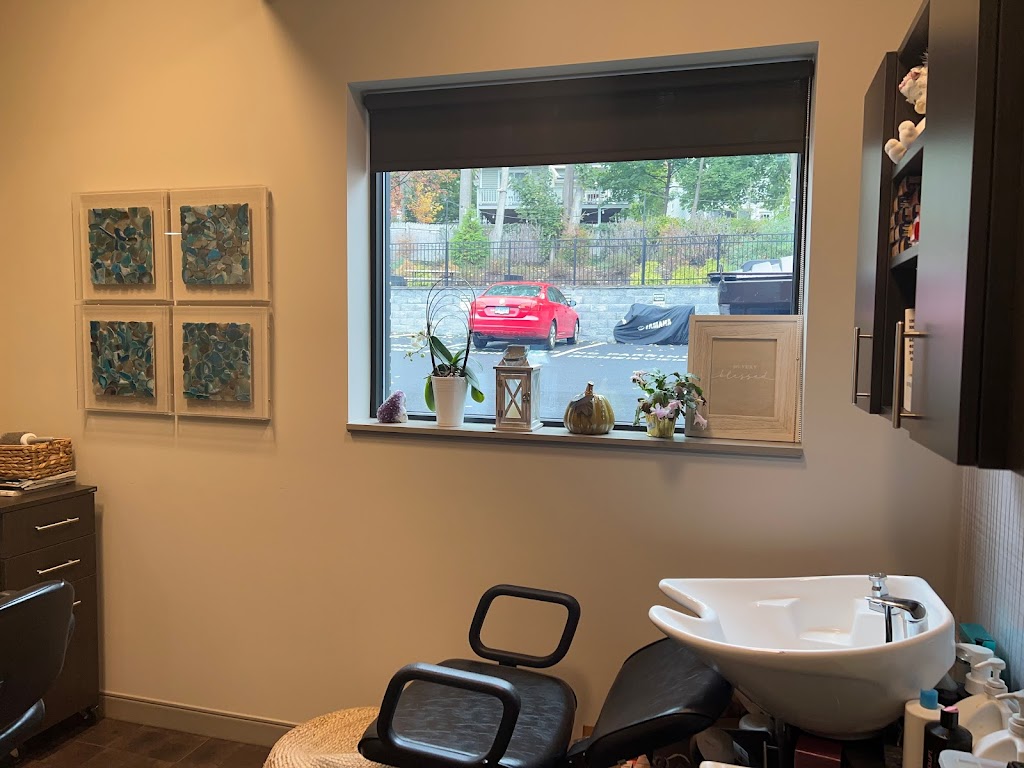 Stacey's Salon Suite 06907