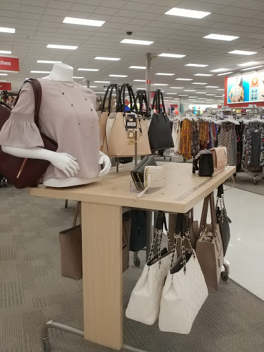 Department Store «Target», reviews and photos, 2099 Skokie Valley Rd, Highland Park, IL 60035, USA