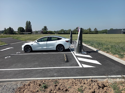 Borne de recharge de véhicules électriques IECharge Charging Station Vernouillet