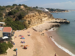 Praia dos Aveiros'in fotoğrafı küçük koy ile birlikte