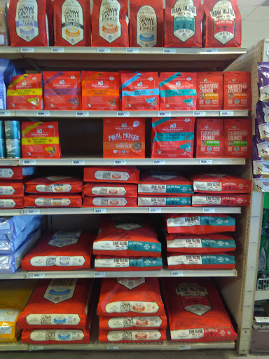 Pet Supply Store «Pet Club W. Tucson», reviews and photos, 5068 N Oracle Rd, Tucson, AZ 85704, USA