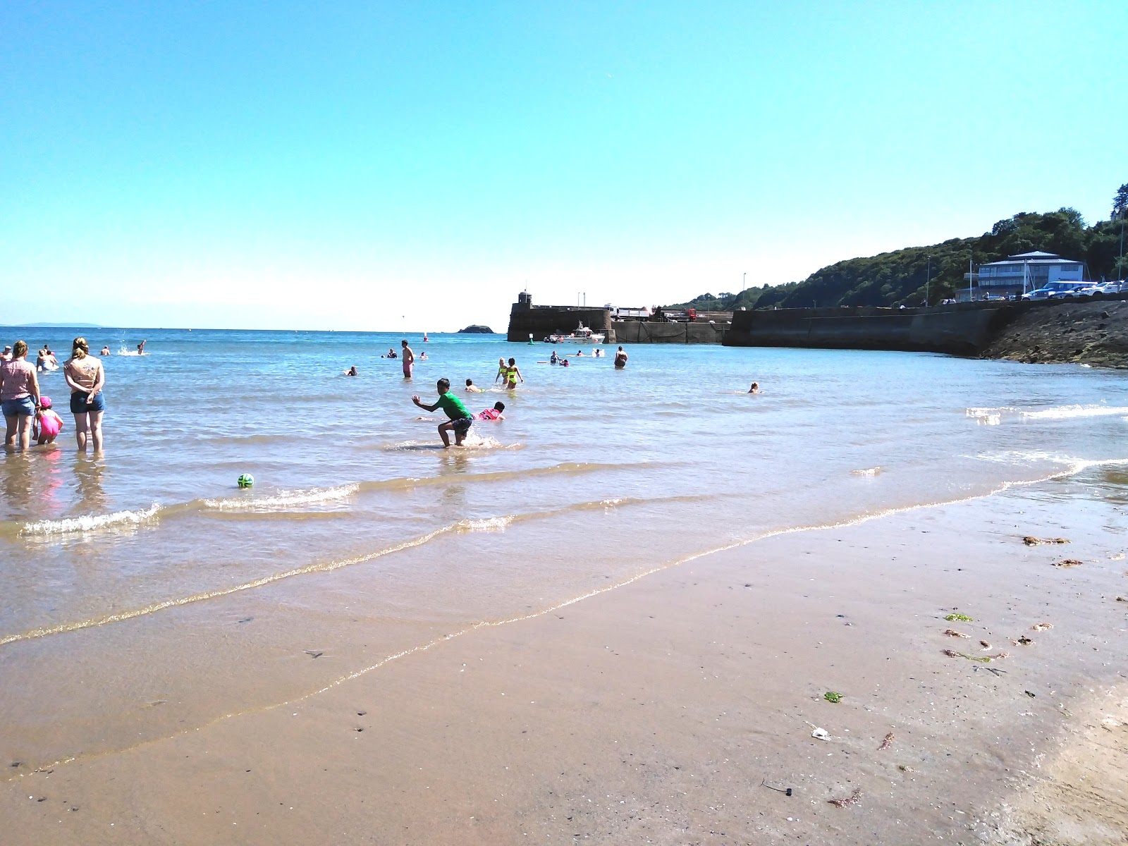 Saundersfoot beach'in fotoğrafı - rahatlamayı sevenler arasında popüler bir yer