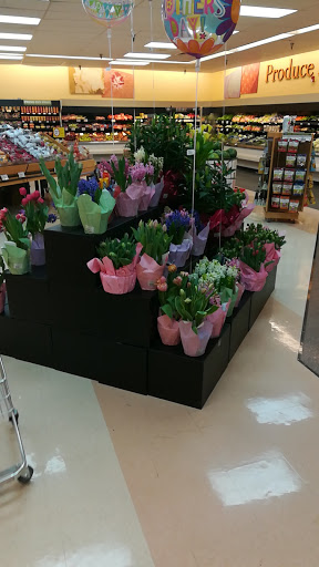 Grocery Store «Winn-Dixie», reviews and photos, 2519 McMullen Booth Rd #106, Clearwater, FL 33761, USA