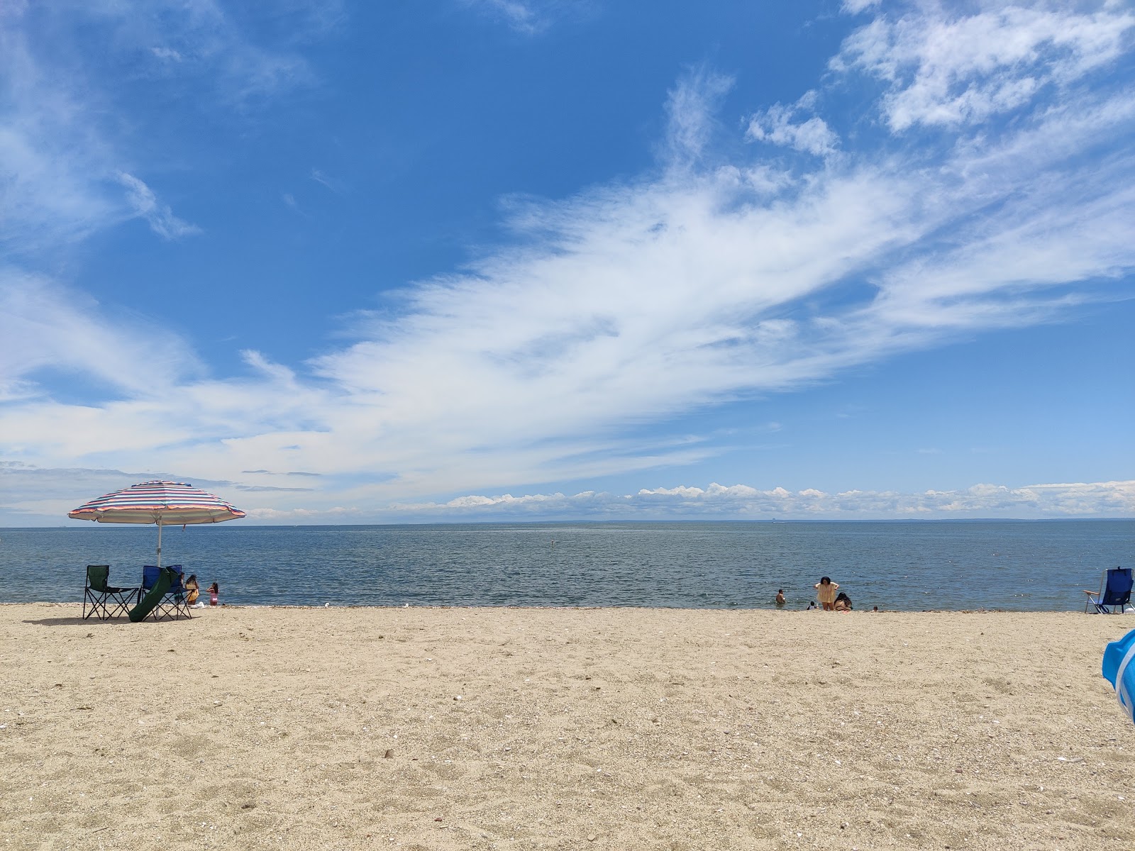 Foto di Sherwood Beach con una superficie del acqua blu