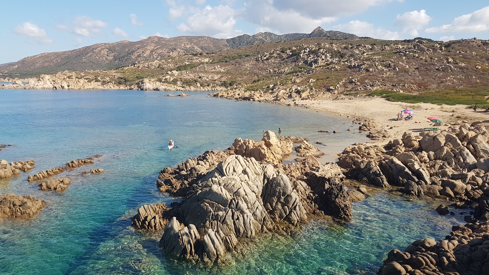Ferraglione Beach'in fotoğrafı geniş bir kıyı şeridi ile birlikte