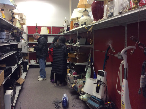 Thrift Store «The Salvation Army Family Store & Donation Center», reviews and photos, 823 E Auburn Rd, Rochester Hills, MI 48307, USA