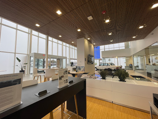 Car Dealer «McGrath Volvo Cars Barrington», reviews and photos, 300 N Hough St, Barrington, IL 60010, USA