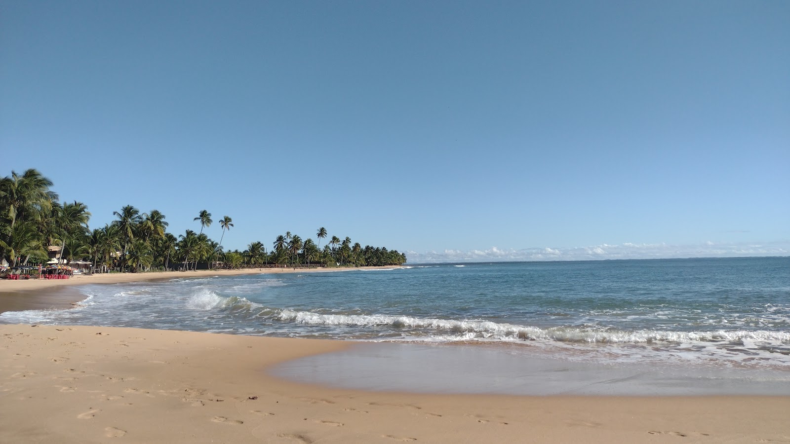 Foto di Praia Tres Coqueiros con una superficie del sabbia beige