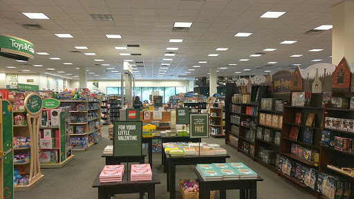 Book Store «Barnes & Noble Booksellers - Bandera», reviews and photos, 11711 Bandera Rd, San Antonio, TX 78250, USA
