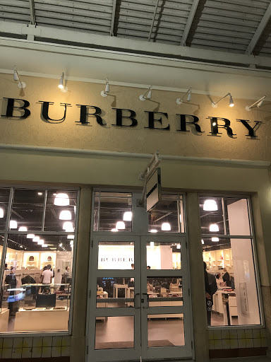 Clothing Store «Burberry Outlet», reviews and photos, 8200 Vineyard Dr, Orlando, FL 32821, USA