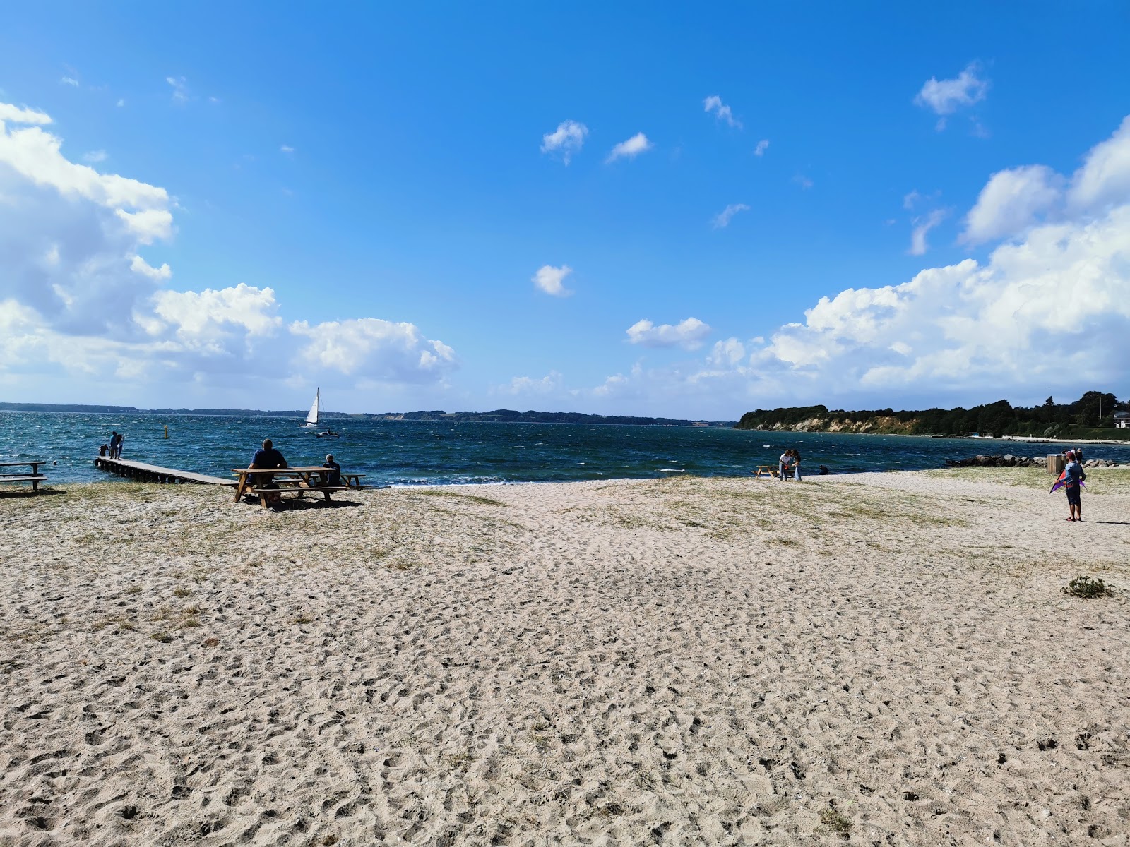 Foto von Fluepapiret Beach mit beiger sand Oberfläche