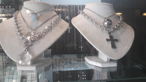 Stores to buy fashion jewelry Rosario
