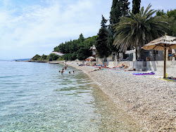 Photo de Plaza Podaca protégé par des falaises