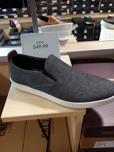 Shoe Store «DSW Designer Shoe Warehouse», reviews and photos, 9601 Skokie Blvd, Skokie, IL 60077, USA