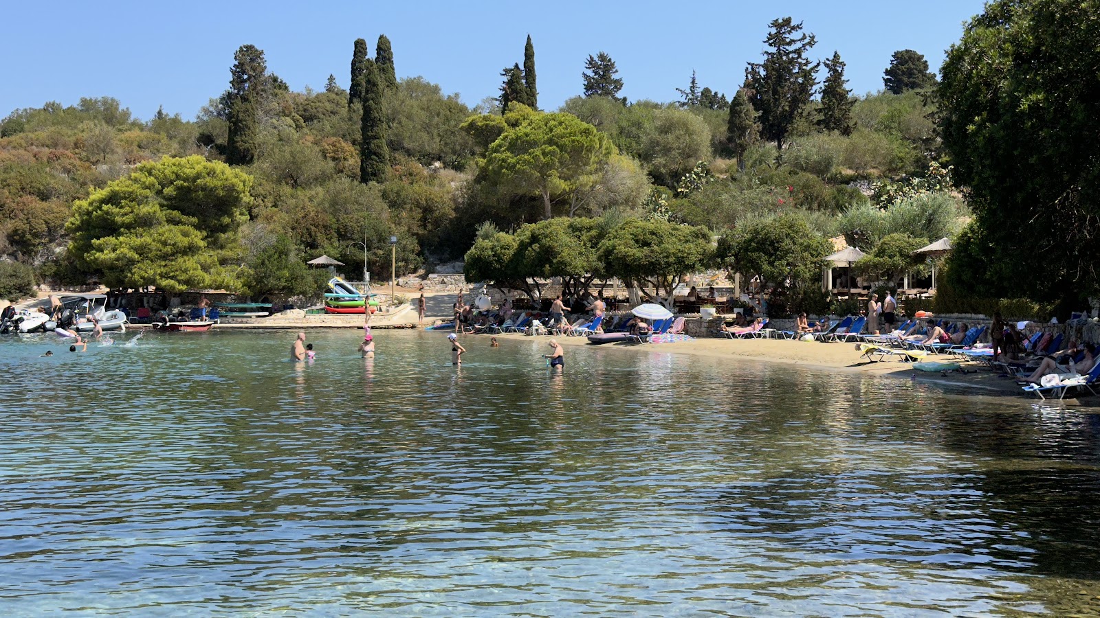 Foto de Paralia Moggonisi com areia bege superfície