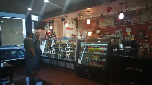 Coffee Shop «Yum Yum Donuts», reviews and photos, 23342 Lyons Ave, Newhall, CA 91321, USA