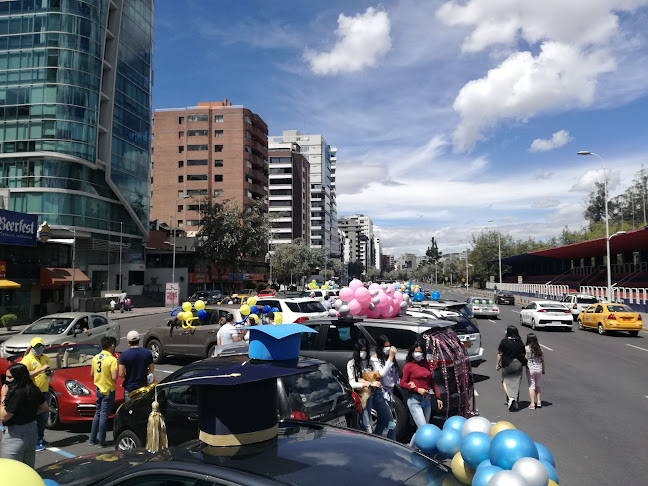 Parqueadero Centro Comercial La Galería - Quito