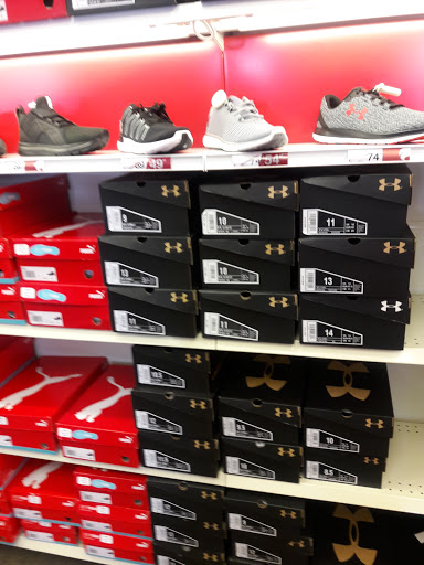 Shoe Store «Famous Footwear», reviews and photos, 113 Pavilion Pkwy, Fayetteville, GA 30214, USA