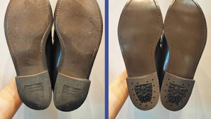 靴修理・鞄修理・合鍵・時計電池交換・刃物研ぎのSCARECROWイオンモール福津店