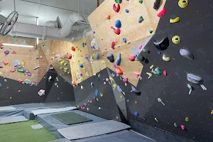 Altidude Climbing Company image