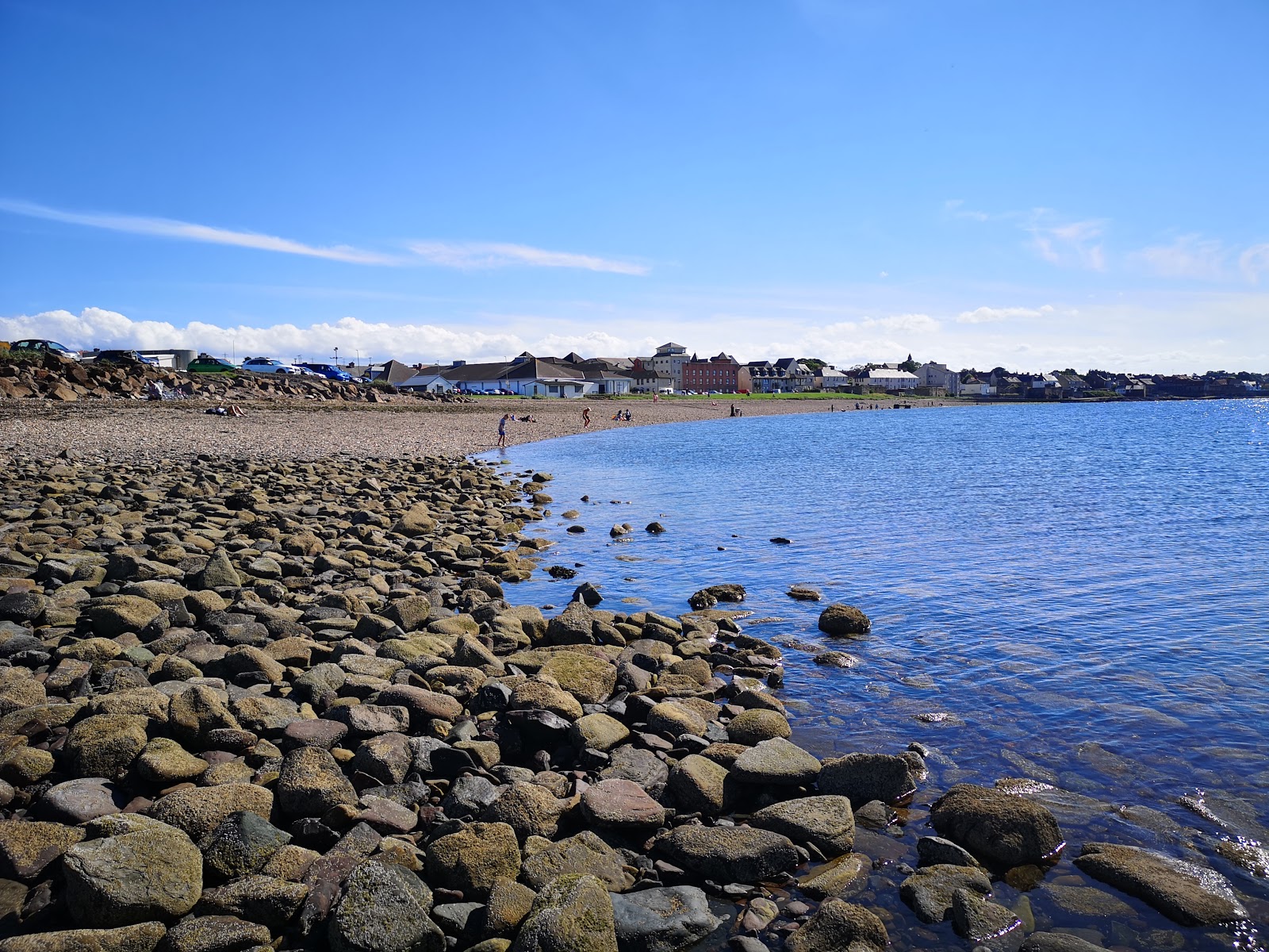 Foto av Prestonpans Beach med turkos rent vatten yta