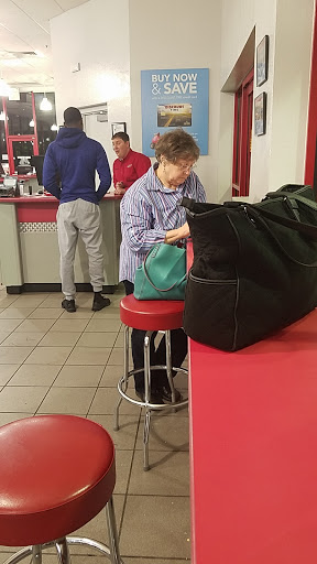 Tire Shop «Discount Tire Store - Irving, TX», reviews and photos, 3516 W Airport Fwy, Irving, TX 75062, USA