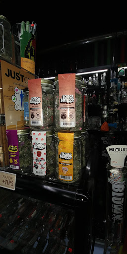 Tobacco Shop «The Hub Smoke Shop & Gifts», reviews and photos, 6410 N Oak Trafficway, Kansas City, MO 64118, USA