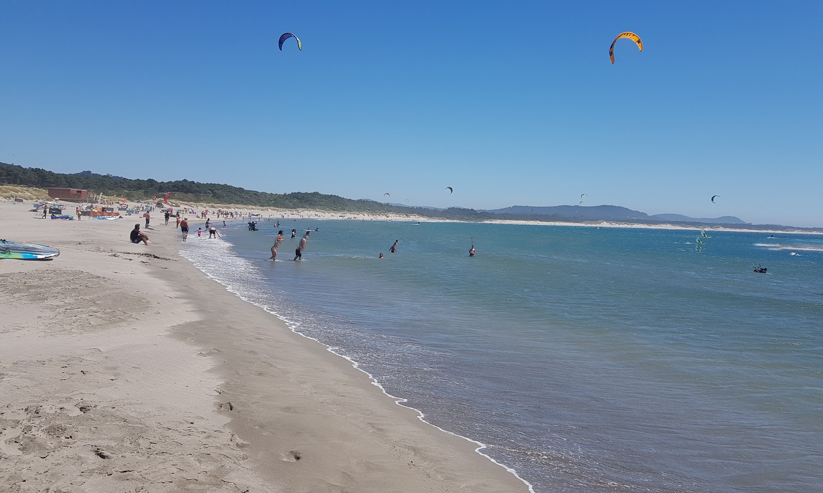 Praia do Cabedelo'in fotoğrafı parlak ince kum yüzey ile