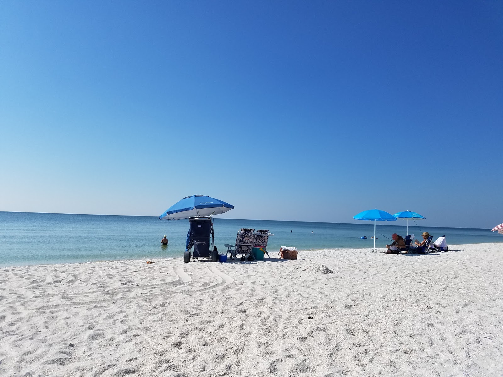 Photo of Little Hickory beach and the settlement