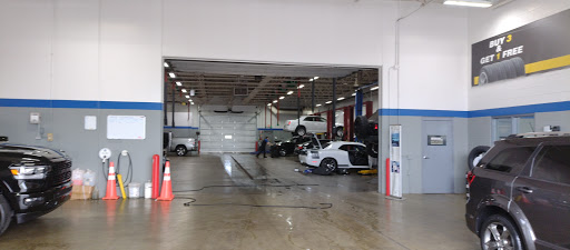 Car Dealer «Gurnee Chrysler Jeep Dodge Ram», reviews and photos, 7255 Grand Ave, Gurnee, IL 60031, USA