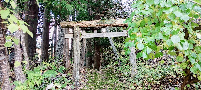 猫底集落 山神社