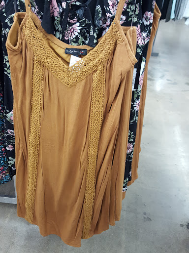 Discount Store «Fallas Paredes Discount Stores», reviews and photos, 26 E Baseline Rd #110, Phoenix, AZ 85040, USA