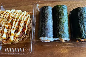 Momo Sushi image