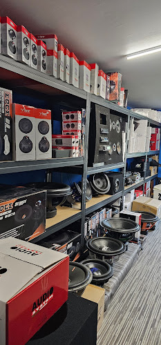 Pi Car Audio Autóhifi Üzlet - Autószerelő