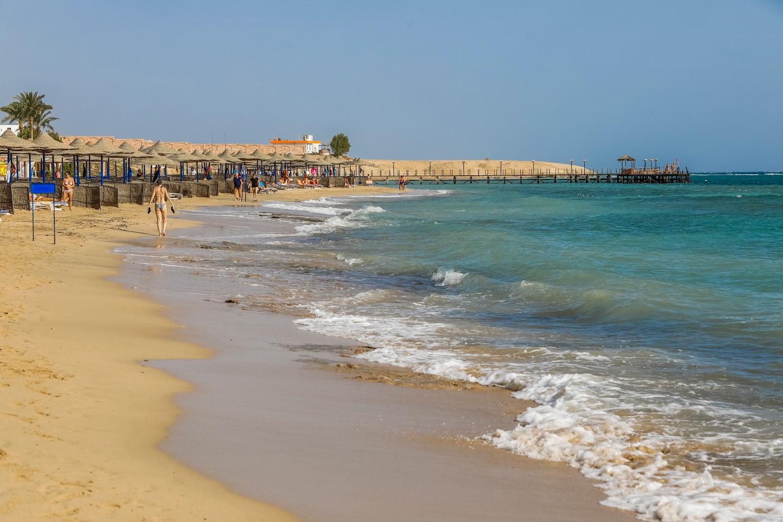 Foto de Fantazia Beach com cobertura de concreto superfície