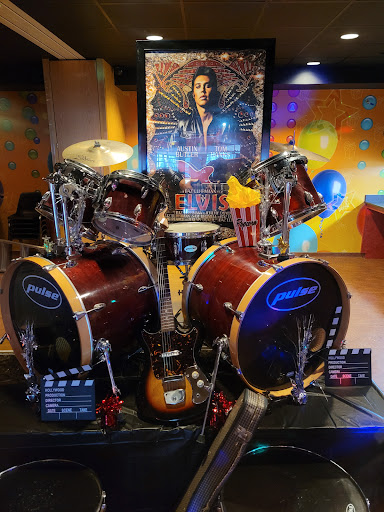 Movie Theater «Regal Cinemas River Point 14 & RPX», reviews and photos, 3565 S Platte River Dr, Sheridan, CO 80110, USA