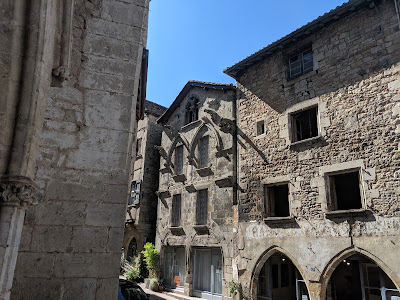 Maison des Loups à Caylus