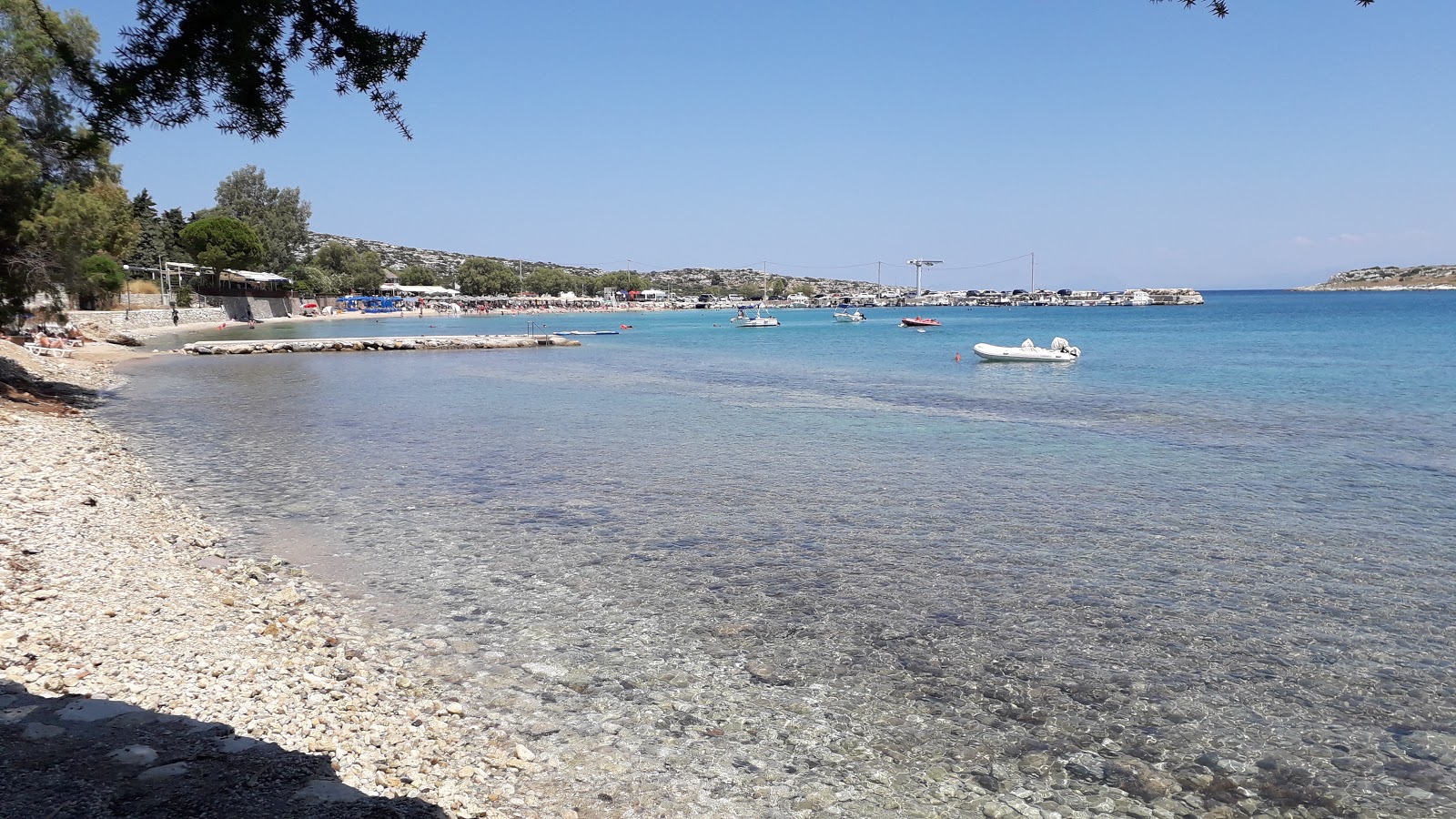 Foto van Sosorides beach met beige zand en stenen oppervlakte