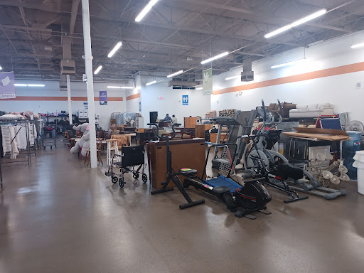 Thrift Store «Thunderbird & Scottsdale Goodwill Retail Store & Donation Center», reviews and photos, 14202 N Scottsdale Rd, Scottsdale, AZ 85254, USA