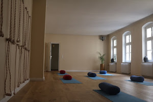 Йога в Берлине (Yoga / Naturheilpraxis)