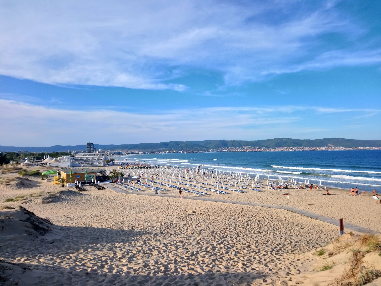 Φωτογραφία του Sunny nude beach - συνιστάται για οικογένειες που ταξιδεύουν με παιδιά