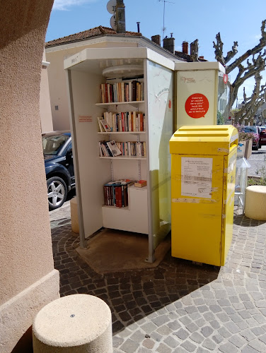 cabine à livres en accès libre à Carqueiranne